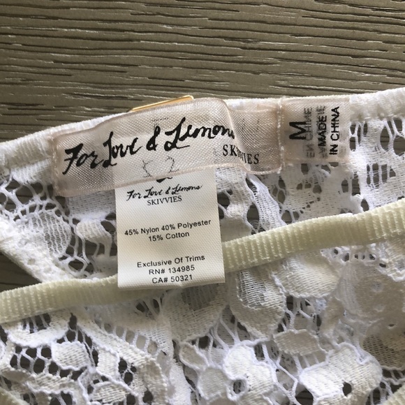 SKIVVIES by For Love & Lemons Kate Lace Garter Belt
by Nasty Gal - Picture 4 of 7